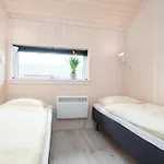 2 House B 6 *